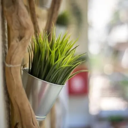 Victorian Elegance, Athens' Hidden Gem, 6br , 30sec To Metro , Ac , Netflix Apartment